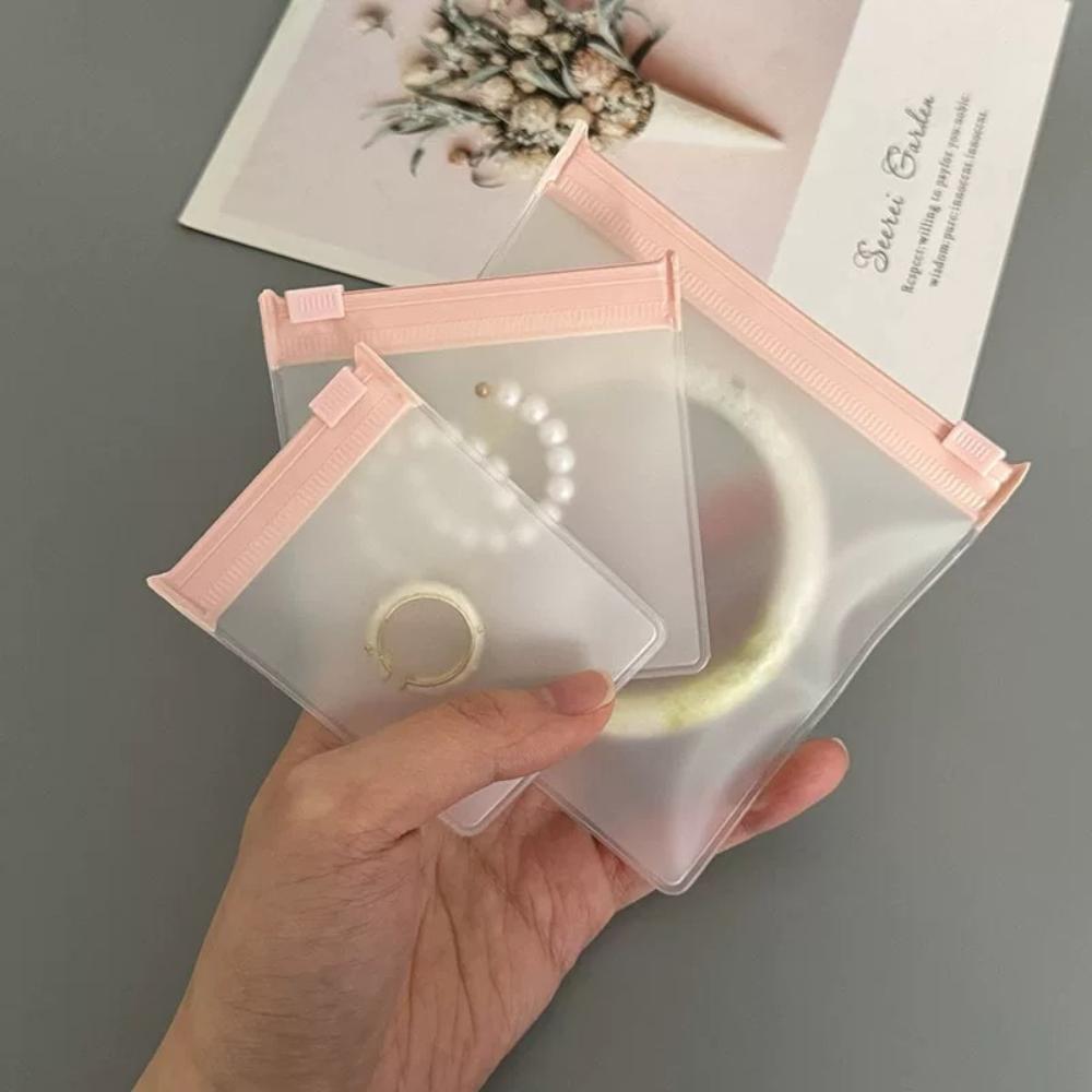 Сумка-органайзер для украшений из ЭВА, Дорожный чехол для хранения украшений для серег, колец, ожерелий, браслетов и кабелей 13*13cm розовый
Сумка-органайзер для украшений из ЭВА, Дорожный чехол для хранения украшений для серег, колец, ожерелий, браслетов и кабелей 13*13cm розовый