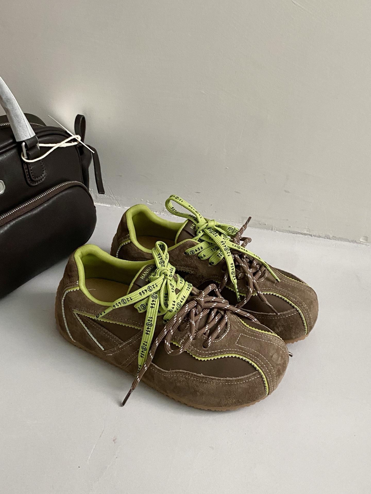 Красные немецкие тренировочные кроссовки с увеличением внутренней высоты женские 2025 новые на двойной шнуровке универсальные повседневные кеды ретро спортивные кроссовки Форрест Гамп 39
Красные немецкие тренировочные кроссовки с увеличением внутренней высоты женские 2025 новые на двойной шнуровке универсальные повседневные кеды ретро спортивные кроссовки Форрест Гамп 39