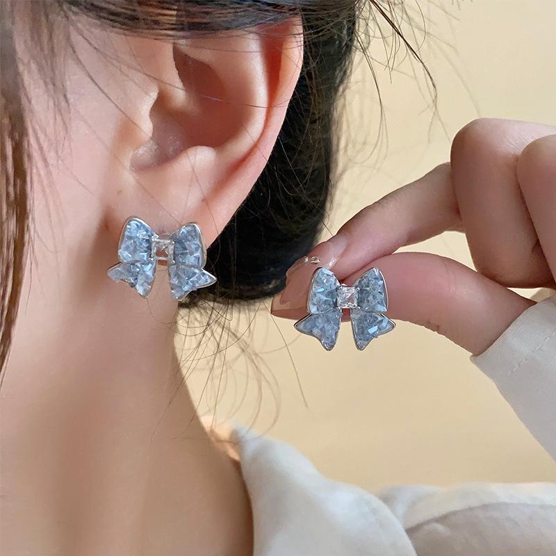 Zircon crystal bow stud earrings spring and summer new blue small fresh earrings fashionable versatile light luxury earrings
Zircon crystal bow stud earrings spring and summer new blue small fresh earrings fashionable versatile light luxury earrings