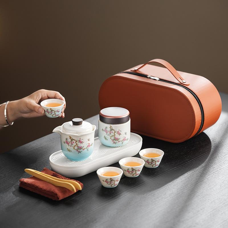 Высококачественный фарфоровый чайный сервиз Дэхуа цвета бараньего жира с градиентным переходом в синий, набор «Цветы глицинии», новый китайский портативный чайный сервиз для предприятия
Высококачественный фарфоровый чайный сервиз Дэхуа цвета бараньего жира с градиентным переходом в синий, набор «Цветы глицинии», новый китайский портативный чайный сервиз для предприятия