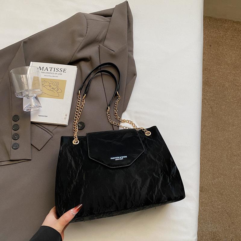 Premium chain bag women s new large-capacity tote bag fashionable commuter shoulder messenger bag
Premium chain bag women s new large-capacity tote bag fashionable commuter shoulder messenger bag