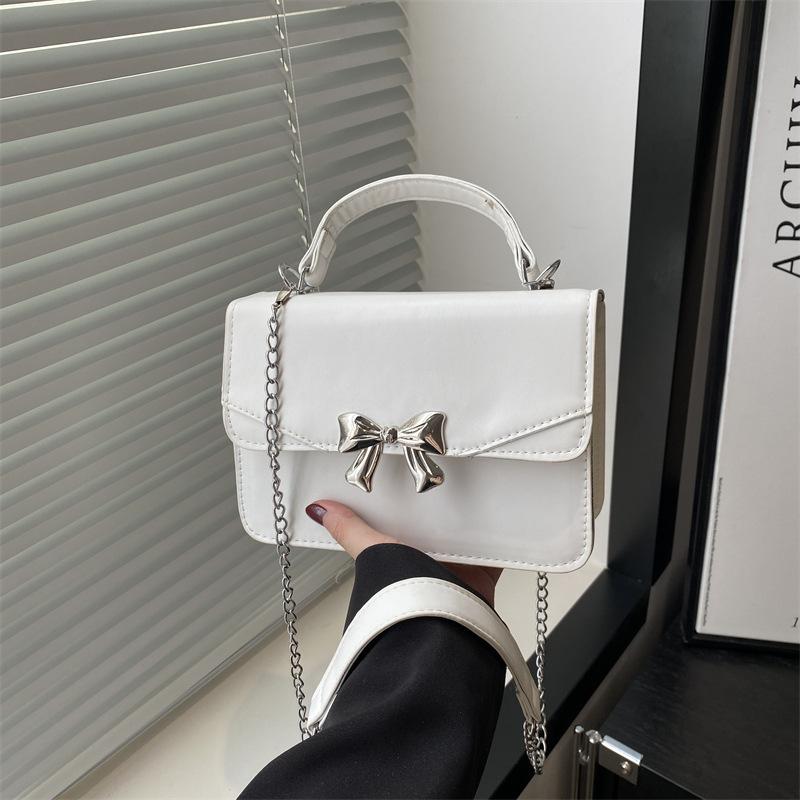 Mini beautiful bow solid color sweet small square bag 2025 autumn new foreign style chain single shoulder messenger bag women
Mini beautiful bow solid color sweet small square bag 2025 autumn new foreign style chain single shoulder messenger bag women