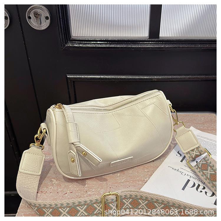 Vintage wide shoulder strap pillow bag women s 2025 new fashion geometric splicing messenger bag casual commuter shoulder bag кремовый
Vintage wide shoulder strap pillow bag women s 2025 new fashion geometric splicing messenger bag casual commuter shoulder bag кремовый