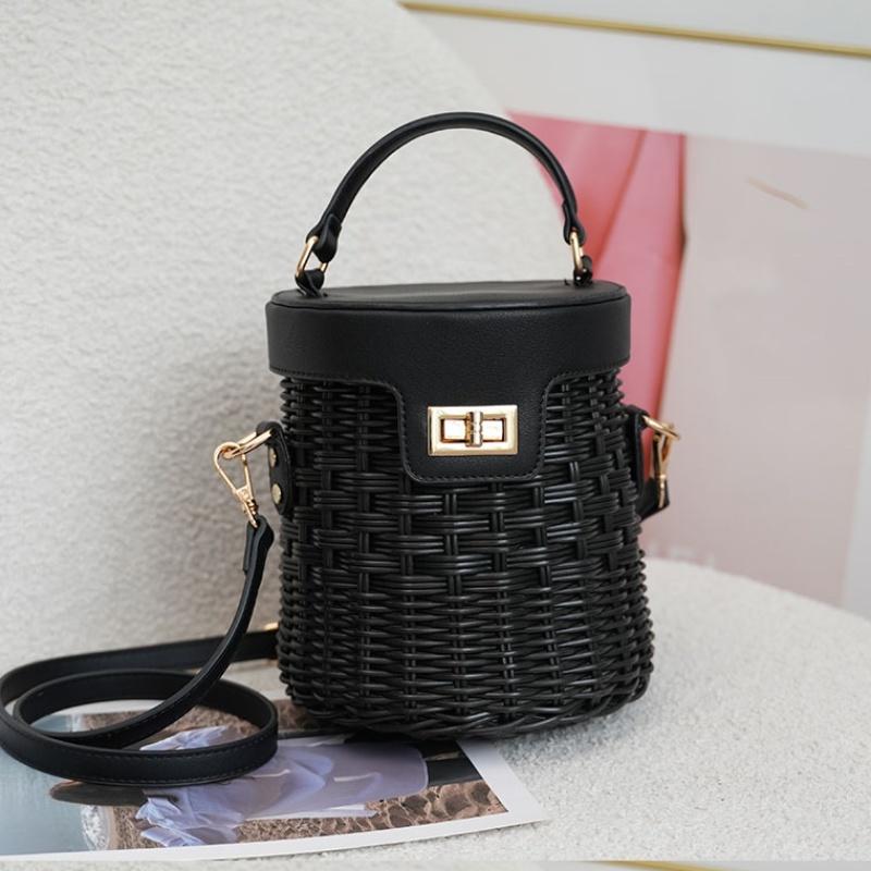 Fashionable Barrel-Shaped Woven Rattan Bucket Bag New Women PU Leather Top Handle Handbag Casual Summer Vacation Beach Bag Purse чёрный
Fashionable Barrel-Shaped Woven Rattan Bucket Bag New Women PU Leather Top Handle Handbag Casual Summer Vacation Beach Bag Purse чёрный