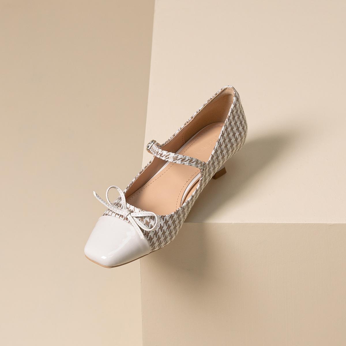 Xiaoxiangfeng square head wine glass heel shoes thousand bird grid one-word buckle Mary Jane medium heel single shoes children 2025 spring new models 34 абрикосовый
Xiaoxiangfeng square head wine glass heel shoes thousand bird grid one-word buckle Mary Jane medium heel single shoes children 2025 spring new models 34 абрикосовый