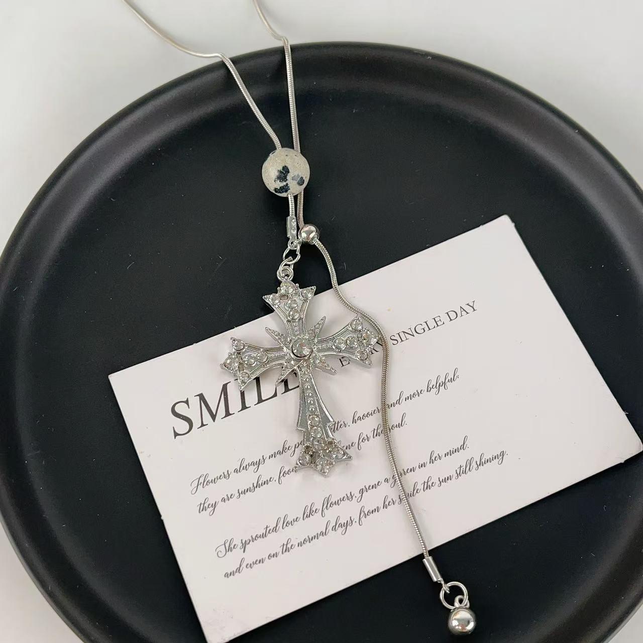 Retro Alloy Cross Pendant Necklace - High-End Clavicle Chain, Personalized Niche Jewelry for Women срібний
Retro Alloy Cross Pendant Necklace - High-End Clavicle Chain, Personalized Niche Jewelry for Women срібний