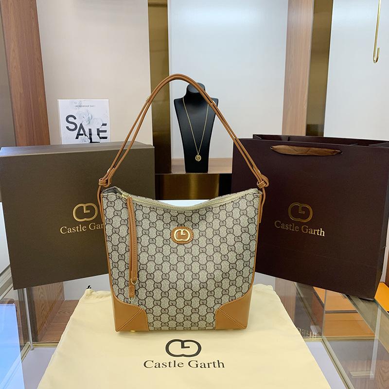 Versatile tote bag casual printed women s bag high-end shoulder bag new fashion trend armpit bag
Versatile tote bag casual printed women s bag high-end shoulder bag new fashion trend armpit bag