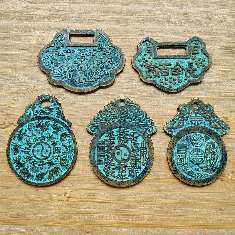 Retro Distressed Copper Fu Lu Shou Immortals Longevity Pendant with Zodiac Bagua Design
Retro Distressed Copper Fu Lu Shou Immortals Longevity Pendant with Zodiac Bagua Design