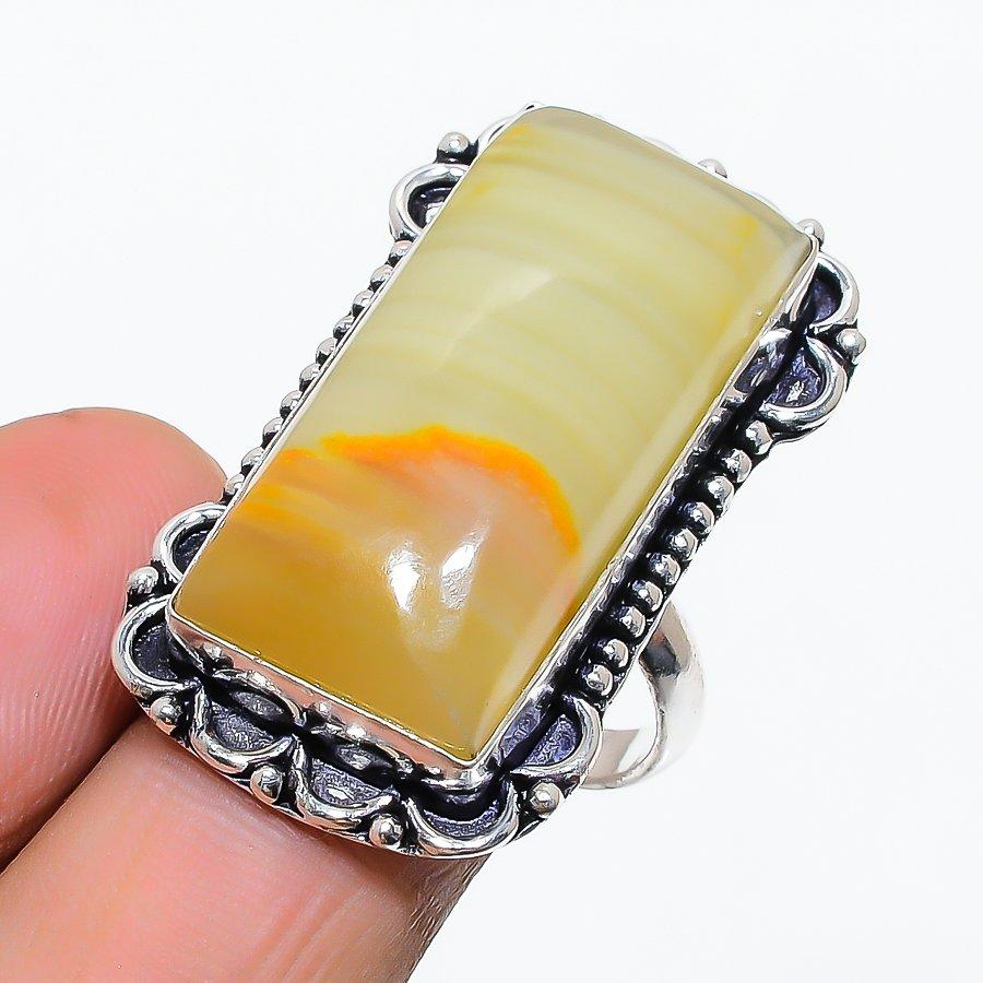 Prehnite Gemstone Handmade 925 Sterling Silver Jewelry Ring Size 8 SU-10529
Prehnite Gemstone Handmade 925 Sterling Silver Jewelry Ring Size 8 SU-10529