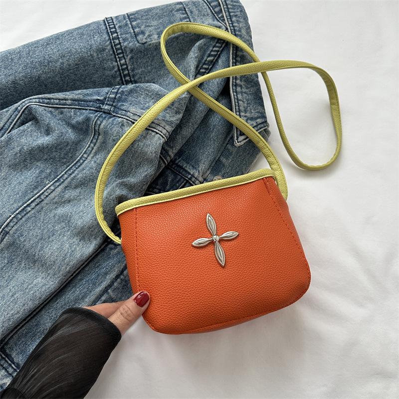 Ретро мода простой темперамент наплечная сумка-мессенджер 2025 осень корейская версия универсальная ins текстура маленькая сумка повседневная сумка оранжевый
Ретро мода простой темперамент наплечная сумка-мессенджер 2025 осень корейская версия универсальная ins текстура маленькая сумка повседневная сумка оранжевый