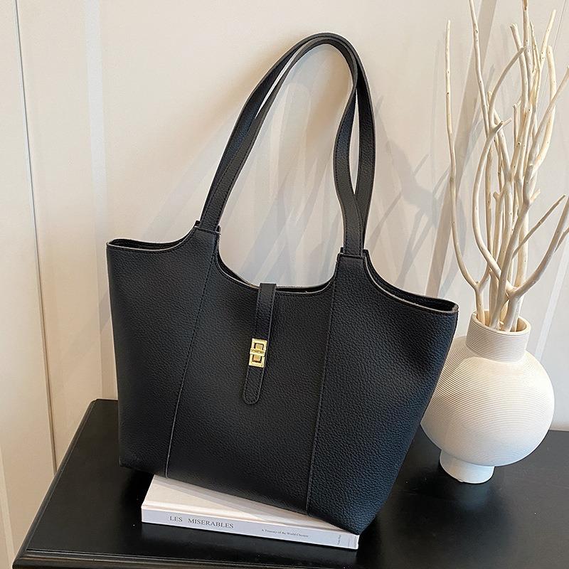 Niche design retro women s bags, new trendy versatile tote bags, large-capacity shoulder commuter bags for women чорний
Niche design retro women s bags, new trendy versatile tote bags, large-capacity shoulder commuter bags for women чорний