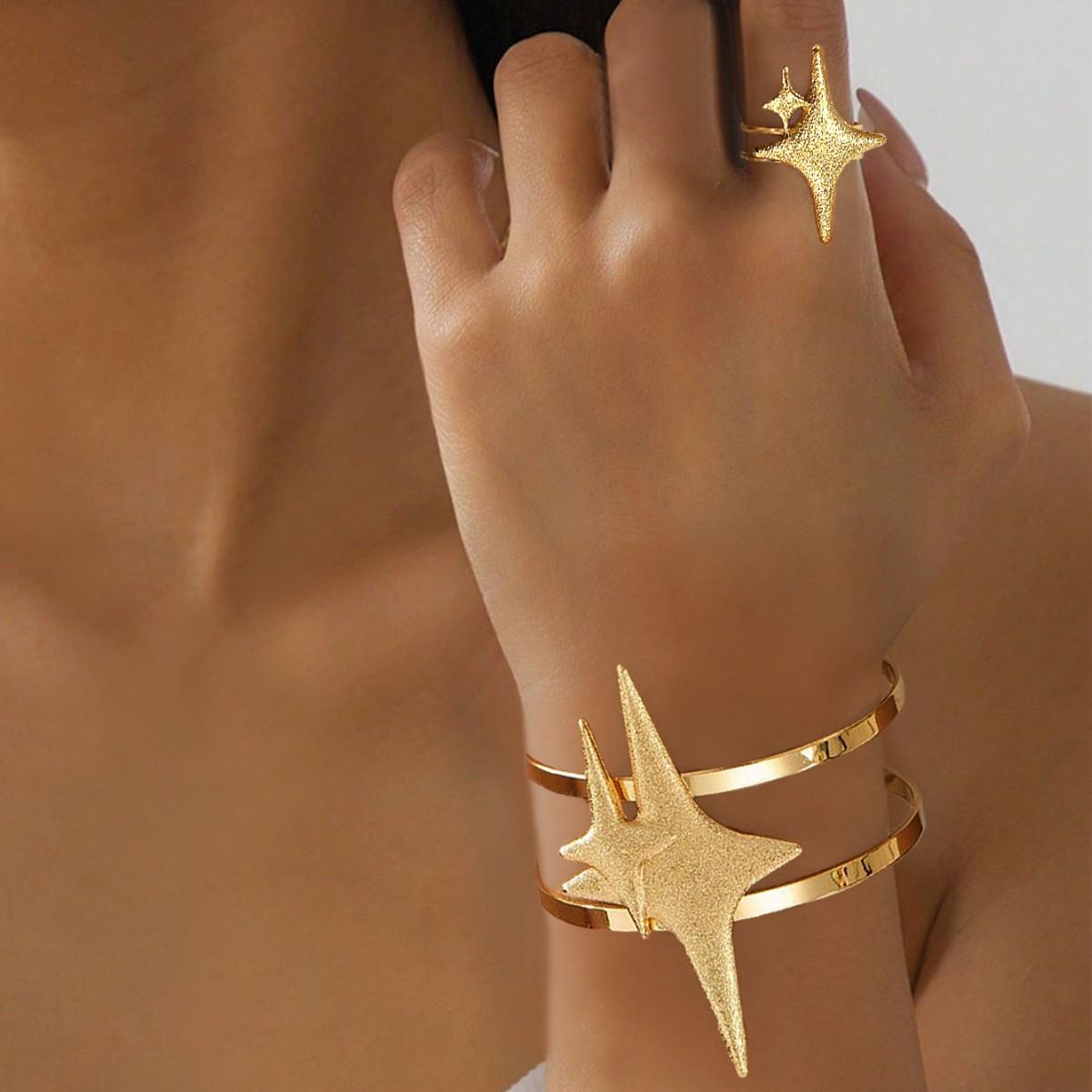 Модные браслеты для женского комплекта украшений
Модные браслеты для женского комплекта украшений