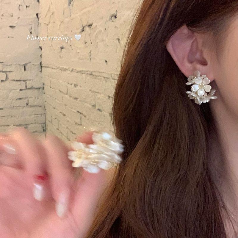 French Super Fairy White Jasmine Flower Ear Ring Female Light Luxury Minority Fancy Eardrops Earrings Face Slimming Earrings 925 silver needle-flower ear ring pair
French Super Fairy White Jasmine Flower Ear Ring Female Light Luxury Minority Fancy Eardrops Earrings Face Slimming Earrings 925 silver needle-flower ear ring pair