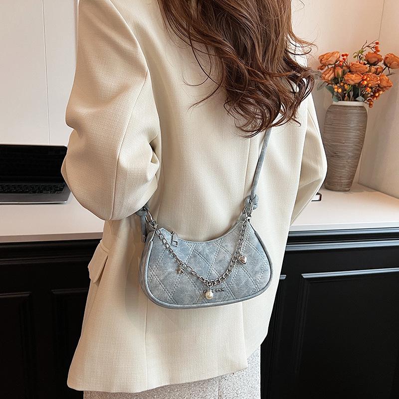 Ромбоподібна вишивка ниткою пельмень маленька сумка жіноча 2024 нова мода універсальна сумка через плече вишукана супер вогонь сумка на плече під пахву синій
Ромбоподібна вишивка ниткою пельмень маленька сумка жіноча 2024 нова мода універсальна сумка через плече вишукана супер вогонь сумка на плече під пахву синій