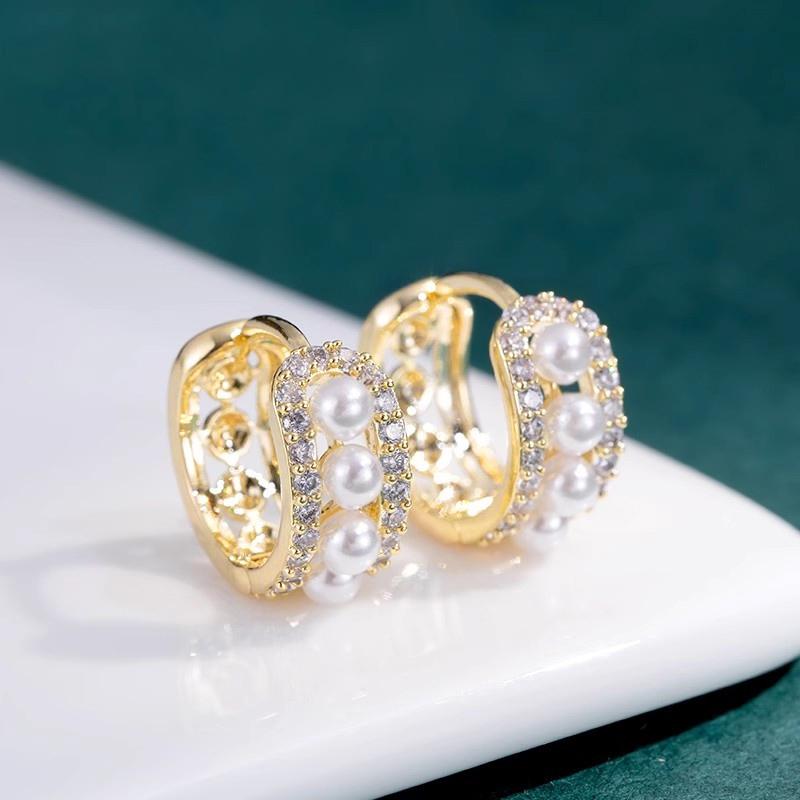 Huitan Dainty Aesthetic Hoop Earrings with Imitation Pearl Charming Graceful Elegant Wedding Zircon Fashion Stylish Accessories
Huitan Dainty Aesthetic Hoop Earrings with Imitation Pearl Charming Graceful Elegant Wedding Zircon Fashion Stylish Accessories
