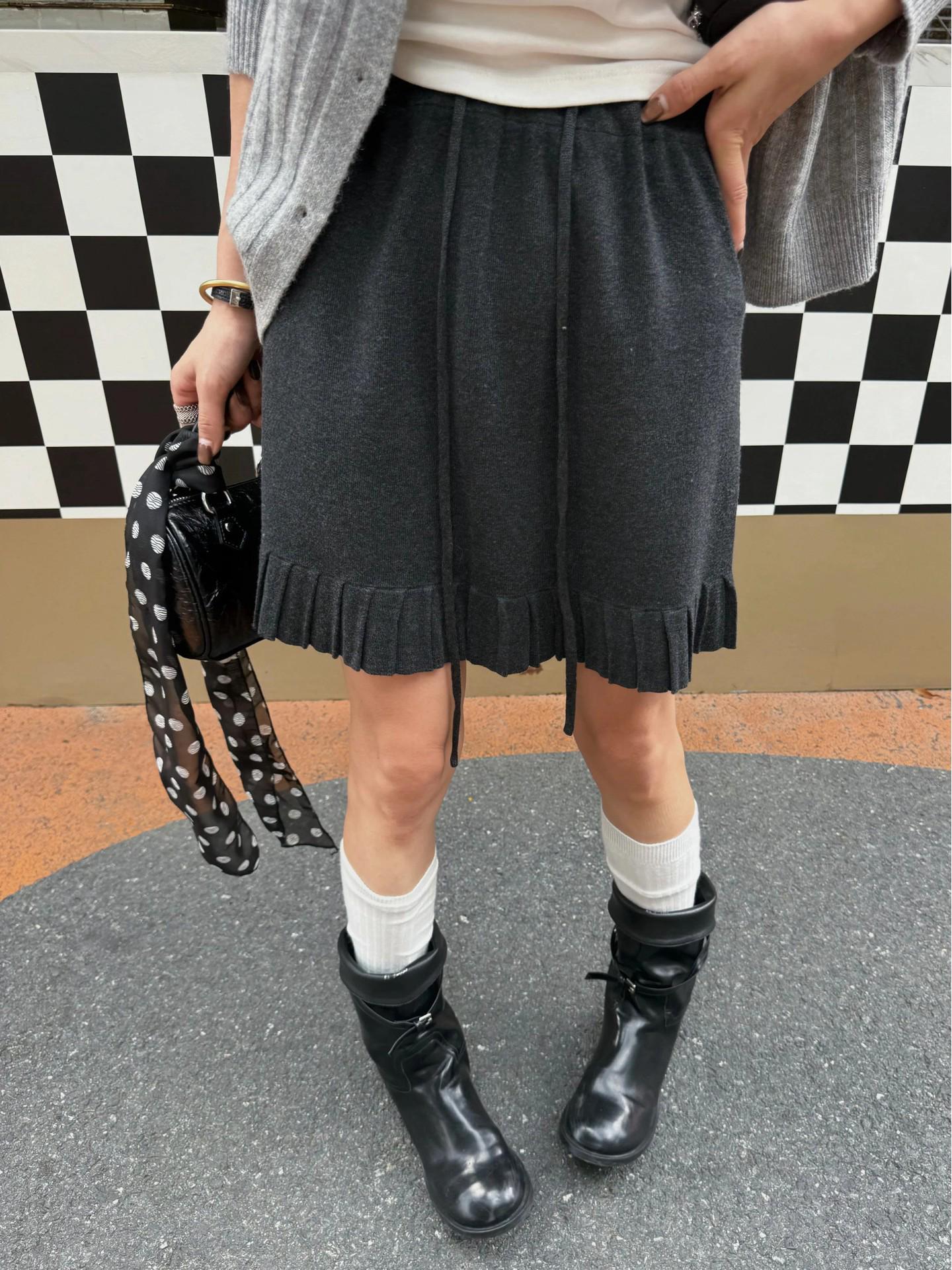 Petite Dark Gray Lace Knit A-Line Mini Skirt with Drawstring - Autumn/Winter Style for Women XL темно-сірий
Petite Dark Gray Lace Knit A-Line Mini Skirt with Drawstring - Autumn/Winter Style for Women XL темно-сірий