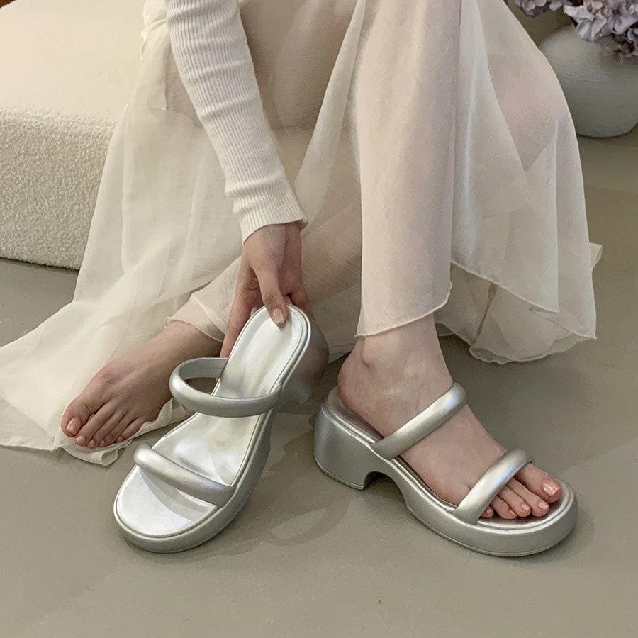 Silver thick-soled heightening one-word slippers for women s summer wear with skirts Casual open-toed beach small sandals 35
Silver thick-soled heightening one-word slippers for women s summer wear with skirts Casual open-toed beach small sandals 35