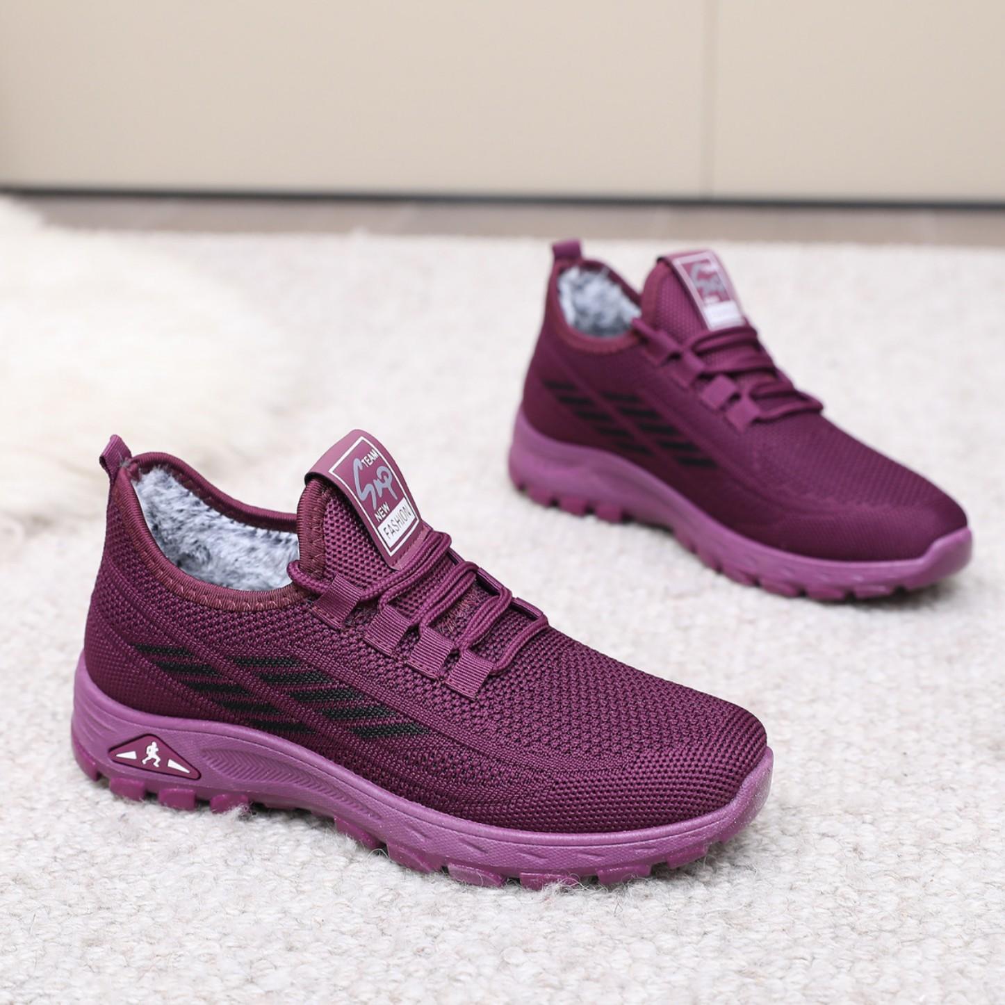 Old Beijing cloth shoes women s cotton shoes winter middle-aged and elderly walking shoes velvet warm non-slip sports casual elderly cotton shoes 41 фіолетовий
Old Beijing cloth shoes women s cotton shoes winter middle-aged and elderly walking shoes velvet warm non-slip sports casual elderly cotton shoes 41 фіолетовий