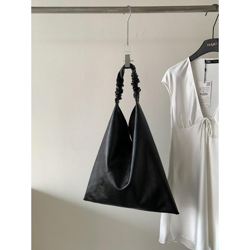 Commuter style tote bag women s minimalist high-end sense versatile large bag pleated design summer new shoulder bag women чёрный
Commuter style tote bag women s minimalist high-end sense versatile large bag pleated design summer new shoulder bag women чёрный