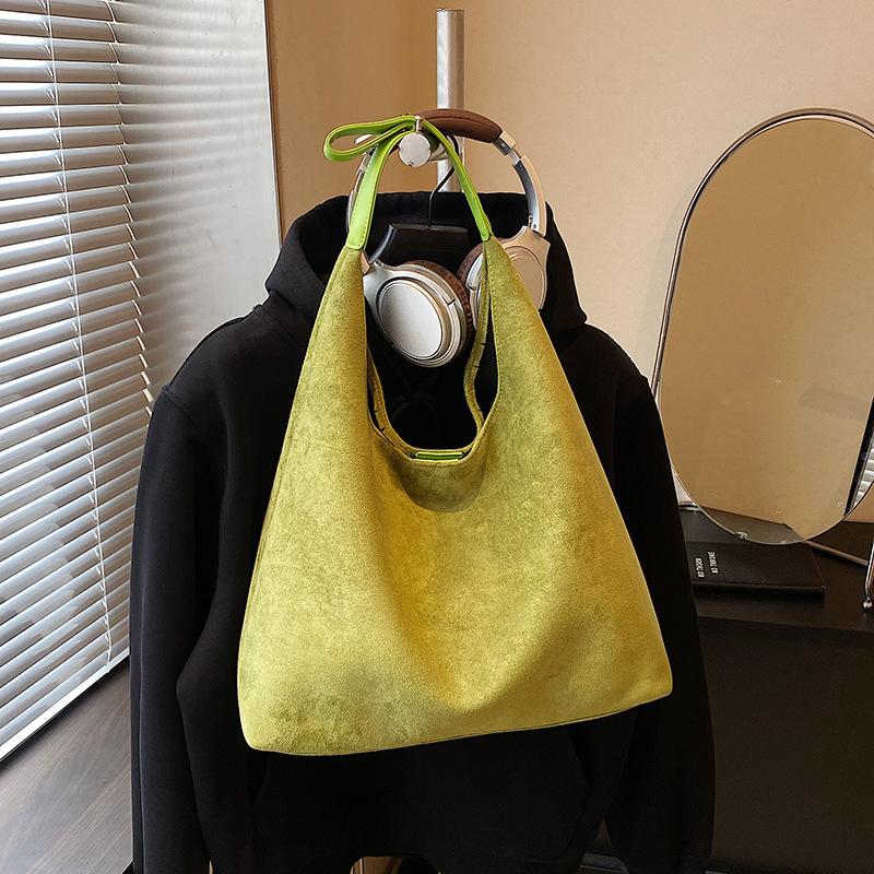 Нишевая повседневная большая сумка высокой ценности, новая женская сумка-шоппер через плечо большой вместимости для поездок на работу, в ленивом стиле. зелёный
Нишевая повседневная большая сумка высокой ценности, новая женская сумка-шоппер через плечо большой вместимости для поездок на работу, в ленивом стиле. зелёный