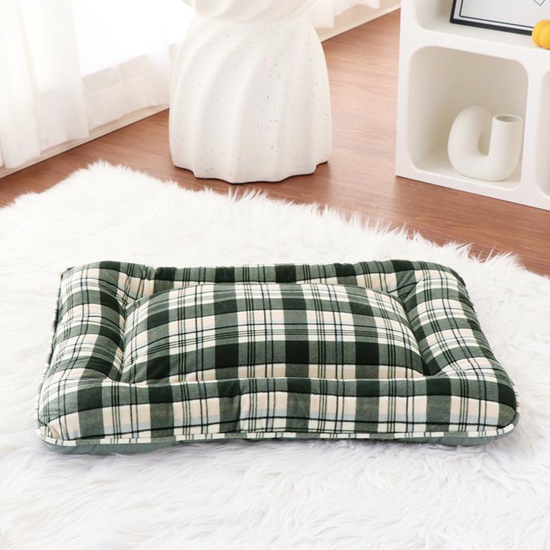 Square Crystal Velvet Bite-Resistant Dog Bed & Pad: Warm, Breathable, and Durable 68x55CM - Approx. 20 lbs - 865g
Square Crystal Velvet Bite-Resistant Dog Bed & Pad: Warm, Breathable, and Durable 68x55CM - Approx. 20 lbs - 865g
