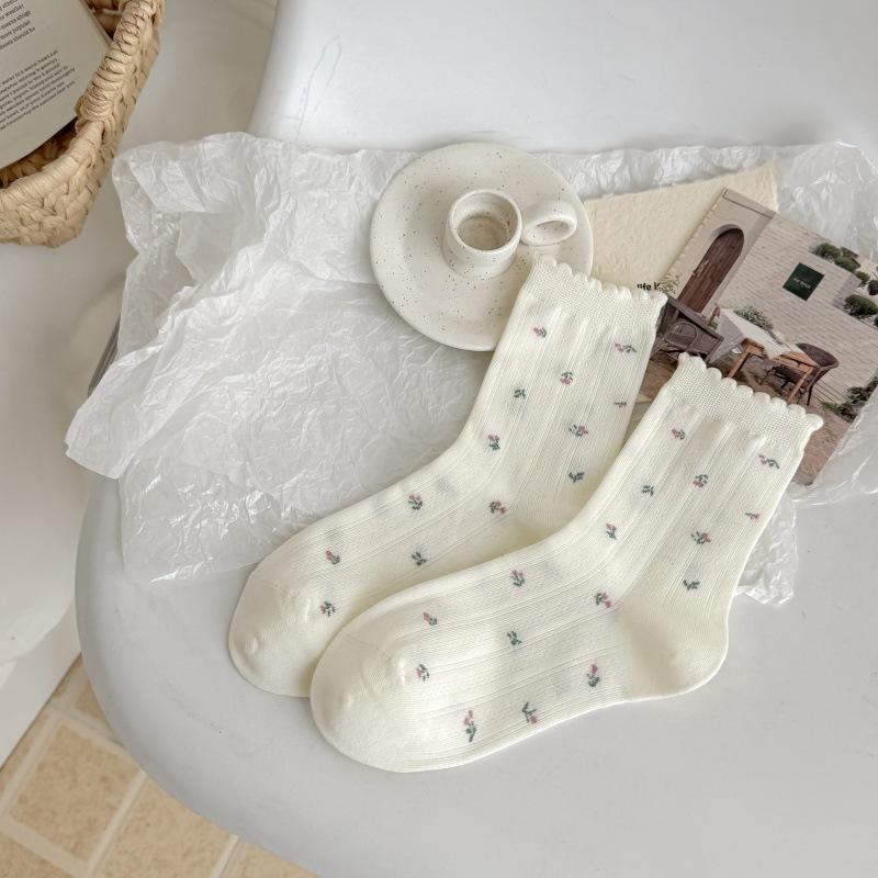 Spring/Summer Small Floral Mesh Breathable Mid-Calf Socks with Bowknots and Heart Patterns - Women s Lightweight Style 1 pair
Spring/Summer Small Floral Mesh Breathable Mid-Calf Socks with Bowknots and Heart Patterns - Women s Lightweight Style 1 pair