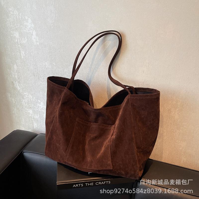 Frosted retro bag women s large capacity 2025 new autumn and winter versatile shoulder bag casual work commuter tote bag
Frosted retro bag women s large capacity 2025 new autumn and winter versatile shoulder bag casual work commuter tote bag