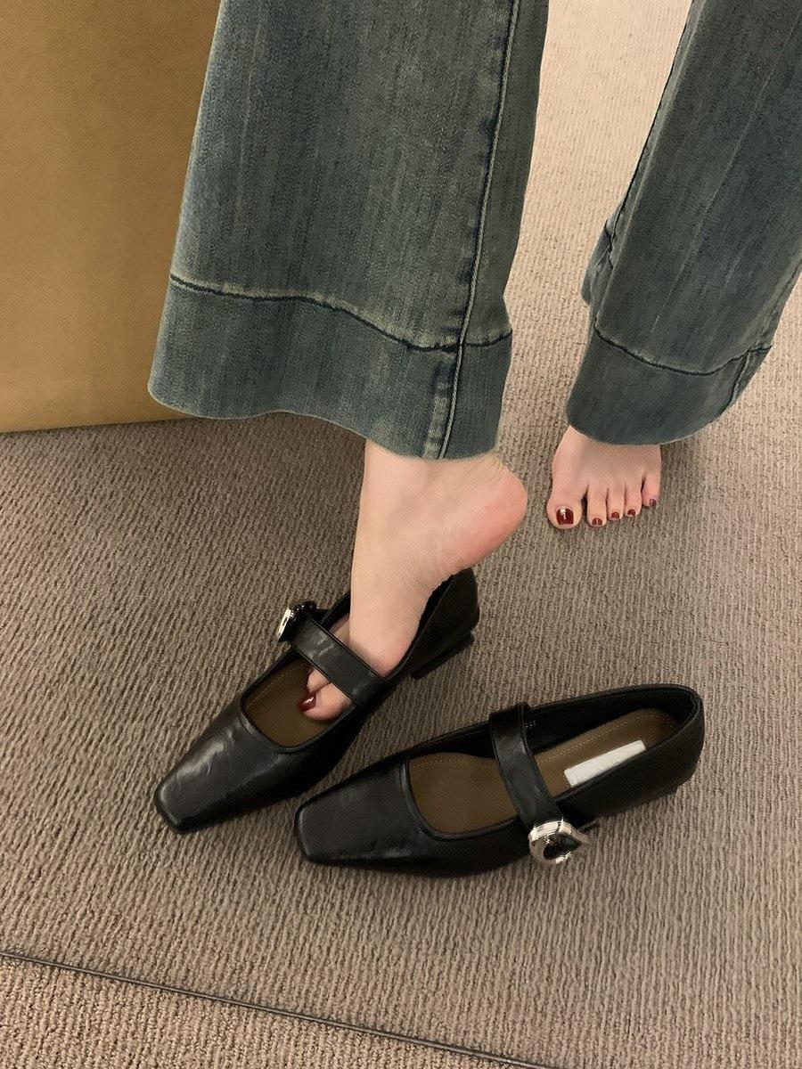 Французские туфли Мэри Джейн на низком каблуке с квадратным носком серебристые женские туфли 2025 новая зимняя одинарная обувь ретро мода маленькие кожаные туфли 39 чёрный
Французские туфли Мэри Джейн на низком каблуке с квадратным носком серебристые женские туфли 2025 новая зимняя одинарная обувь ретро мода маленькие кожаные туфли 39 чёрный