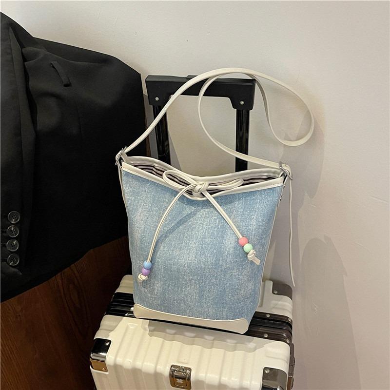 Нишевая джинсовая сумка на одно плечо, новая сумка-ведро большой вместимости, простая модная сумка-мессенджер для работы светло-синий
Нишевая джинсовая сумка на одно плечо, новая сумка-ведро большой вместимости, простая модная сумка-мессенджер для работы светло-синий