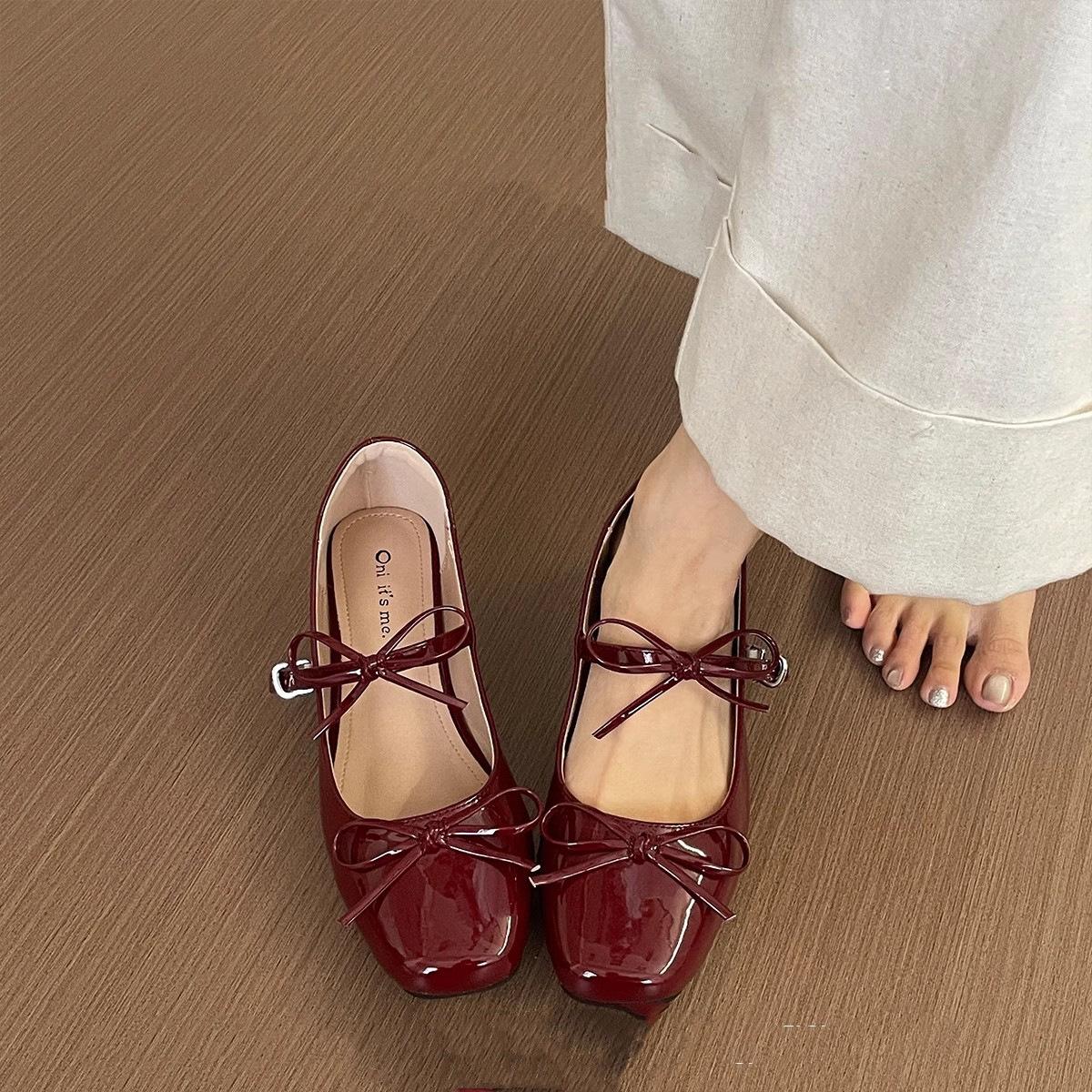 Gentle sweet beans! Temperament round head bow word with Mary Jane shoes women s 2025 spring and autumn light mouth thick heel single shoes 35 чёрный
Gentle sweet beans! Temperament round head bow word with Mary Jane shoes women s 2025 spring and autumn light mouth thick heel single shoes 35 чёрный