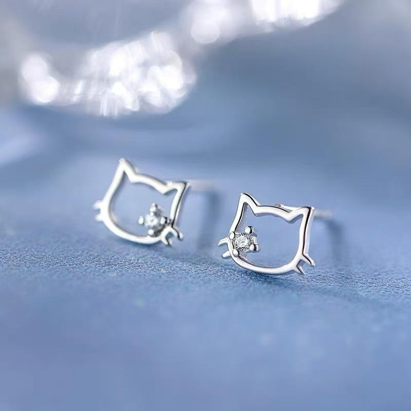 Female Luxury Niche Cat Earrings 1 pair of earrings
Female Luxury Niche Cat Earrings 1 pair of earrings