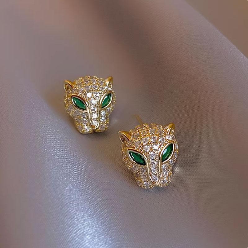 925 Silver Delicate Full Zircon Leopard Head With Green Eyes Stud Earrings Micro Paved CZ Stone Classic Animal Earring Jewelry
925 Silver Delicate Full Zircon Leopard Head With Green Eyes Stud Earrings Micro Paved CZ Stone Classic Animal Earring Jewelry