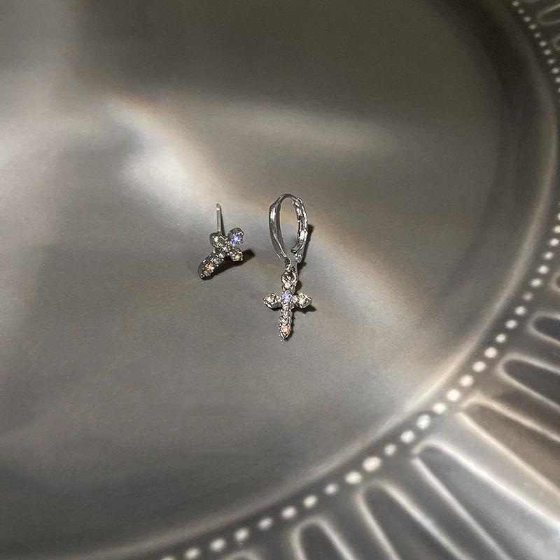Y2K Gothic Rhinestone Cross Hoop Earrings Kpop Zircon Cross Drop Earring for Women Grunge Egirl Earrings Jewelry Accessories
Y2K Gothic Rhinestone Cross Hoop Earrings Kpop Zircon Cross Drop Earring for Women Grunge Egirl Earrings Jewelry Accessories