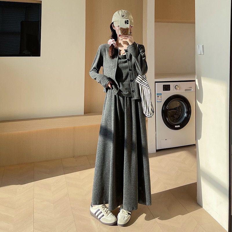 2026 Spring Korean Style Women s Three-Piece Set: Fashionable Knit Cardigan, Camisole, and Suit Skirt. XL (130-150 jin)
2026 Spring Korean Style Women s Three-Piece Set: Fashionable Knit Cardigan, Camisole, and Suit Skirt. XL (130-150 jin)