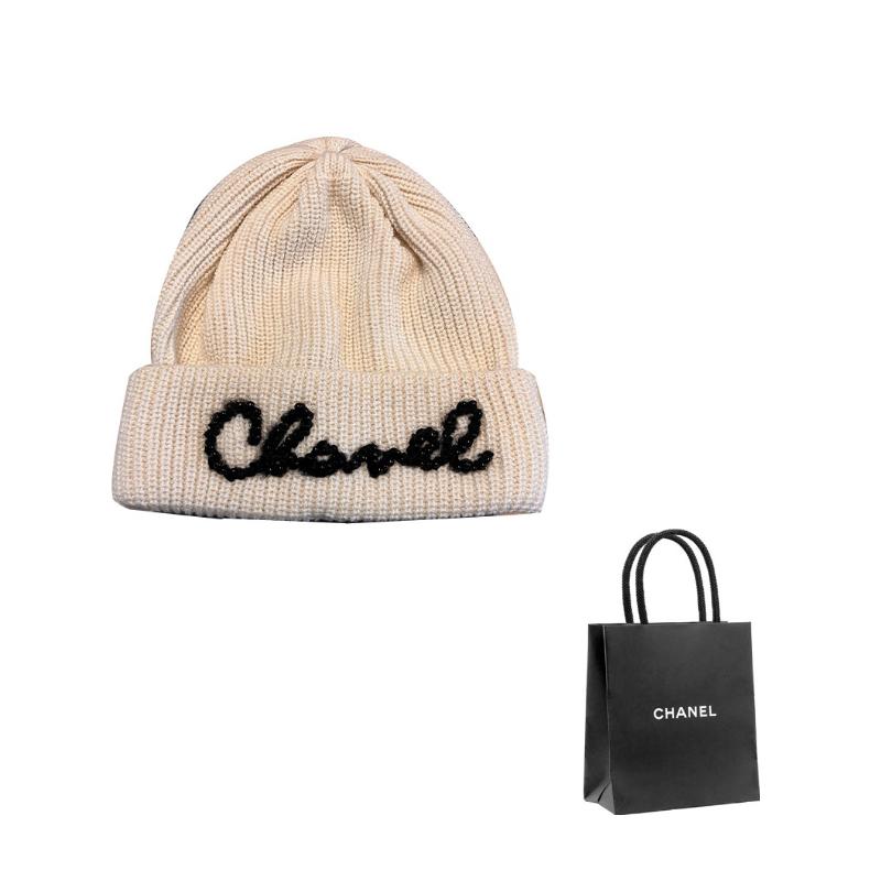 CHANEL wool knitted wool wool hat women s off-white білий
CHANEL wool knitted wool wool hat women s off-white білий