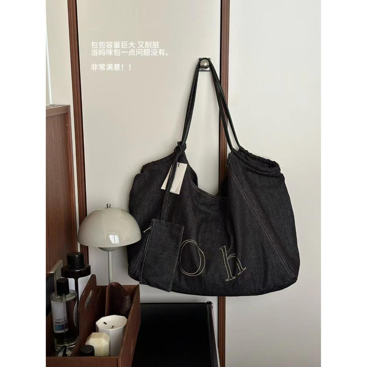 Отдел ретро джинсовой сумки-тоут для женщин 2024 года, новая большая сумка через плечо с надписью, сумка для мамочек под мышкой
Отдел ретро джинсовой сумки-тоут для женщин 2024 года, новая большая сумка через плечо с надписью, сумка для мамочек под мышкой