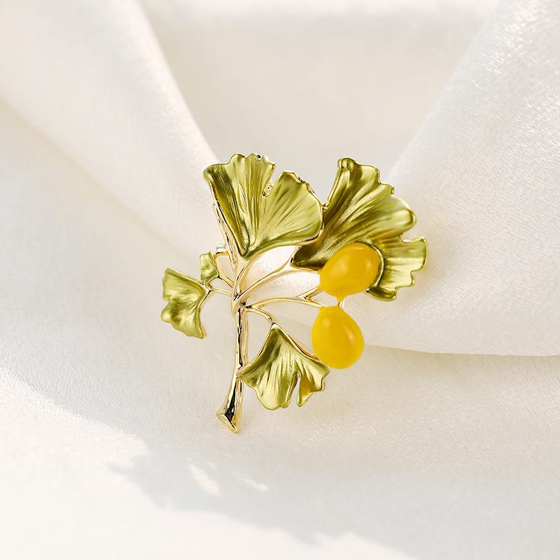 Retro Cloisonné Ginkgo Leaf Brooch - Women s Elegant Corsage for Coats and Cardigans (X2105)
Retro Cloisonné Ginkgo Leaf Brooch - Women s Elegant Corsage for Coats and Cardigans (X2105)