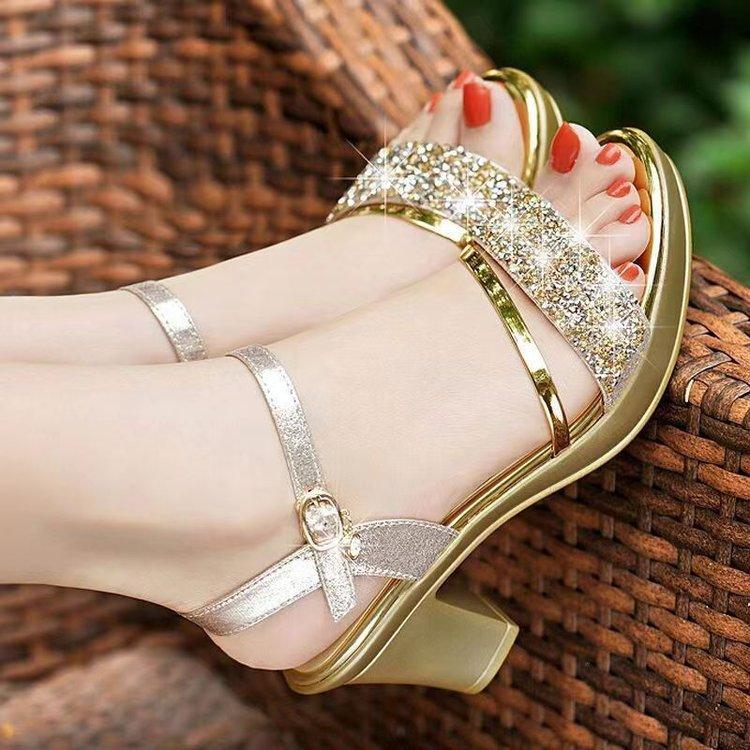 One-word buckle lady high heels women s 2025 spring new casual Roman sandals large size thick heel good match sandals 40 золотий
One-word buckle lady high heels women s 2025 spring new casual Roman sandals large size thick heel good match sandals 40 золотий