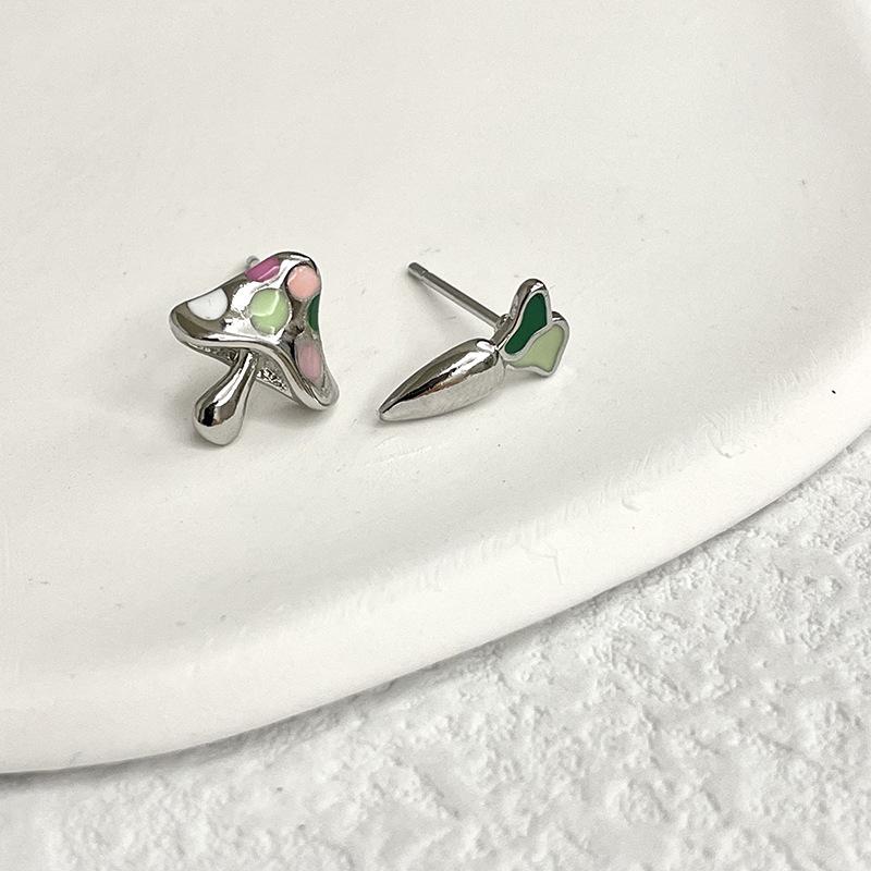 Niche Design Mushroom Carrot Asymmetrical Stud Earrings Cold Wind High Sense Earrings Personalized Earrings Women S
Niche Design Mushroom Carrot Asymmetrical Stud Earrings Cold Wind High Sense Earrings Personalized Earrings Women S