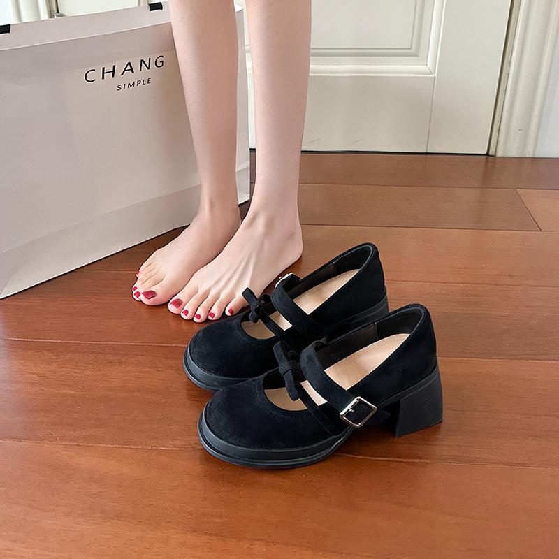 Новые туфли Мэри Джейн на высоком каблуке женские ретро туфли на высоком каблуке с бантом круглый носок с неглубоким вырезом ремешок с пряжкой в виде одной линии толстый каблук одинарные туфли женские 40 чёрный
Новые туфли Мэри Джейн на высоком каблуке женские ретро туфли на высоком каблуке с бантом круглый носок с неглубоким вырезом ремешок с пряжкой в виде одной линии толстый каблук одинарные туфли женские 40 чёрный