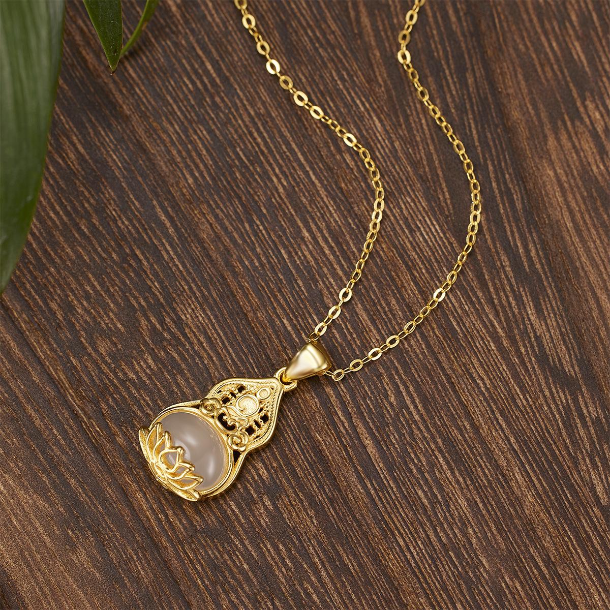 S925 Silver Court Fashion Wind Fulu Necklace Women s Gourd Pendant White Agate Chalcedony Necklace Accessories 925 Silver золотий
S925 Silver Court Fashion Wind Fulu Necklace Women s Gourd Pendant White Agate Chalcedony Necklace Accessories 925 Silver золотий