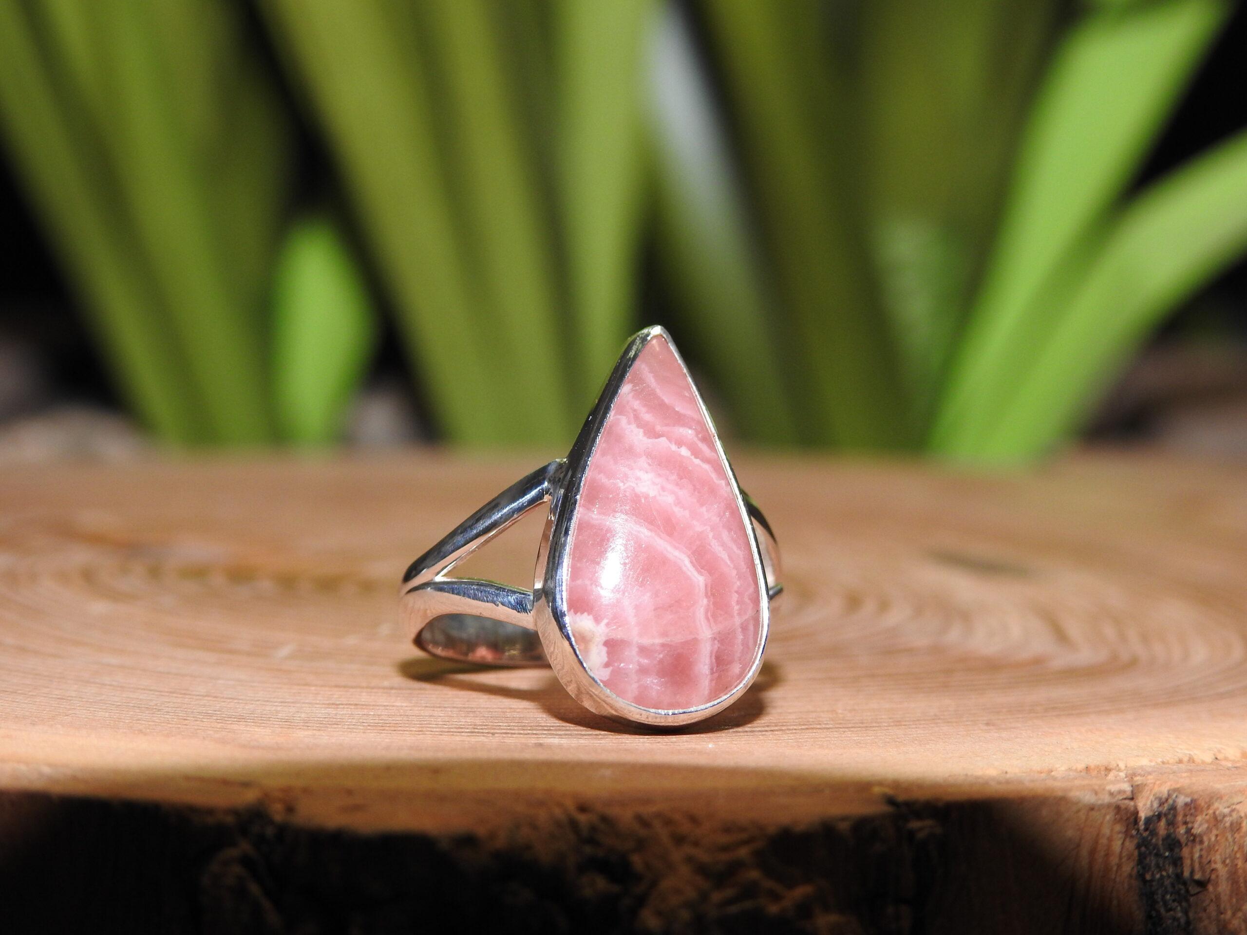 Кольцо ручной работы из цельного серебра 925 пробы с родонитом, эффектное женское кольцо, подарок для нее.
Кольцо ручной работы из цельного серебра 925 пробы с родонитом, эффектное женское кольцо, подарок для нее.