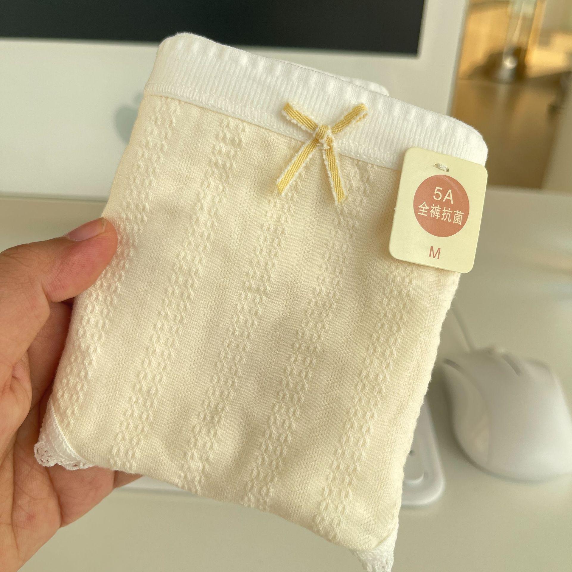 Женские трусы-брифы средней посадки из хлопка с цветочным кружевом - 5A Antibacterial Коллекция Весна/Лето XL (60-70 kg)
Женские трусы-брифы средней посадки из хлопка с цветочным кружевом - 5A Antibacterial Коллекция Весна/Лето XL (60-70 kg)