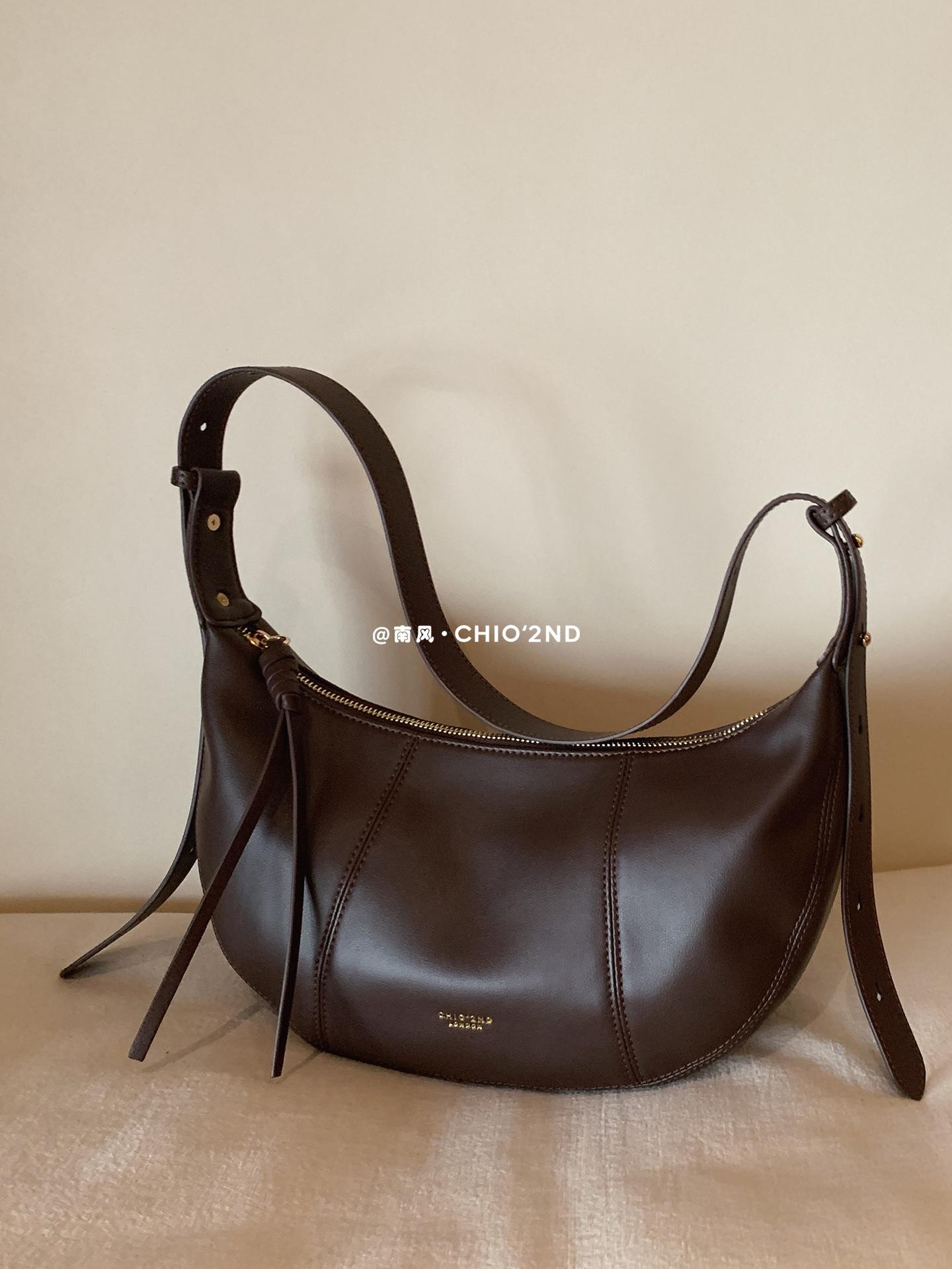 Leather fanny pack women s autumn and winter texture niche underarm bag shoulder messenger bag
Leather fanny pack women s autumn and winter texture niche underarm bag shoulder messenger bag