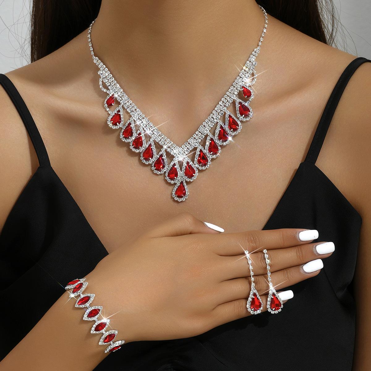 Bridal Wedding Dress Necklace Earrings Bracelet Set Clavicle Chain Three-Piece Set
Bridal Wedding Dress Necklace Earrings Bracelet Set Clavicle Chain Three-Piece Set