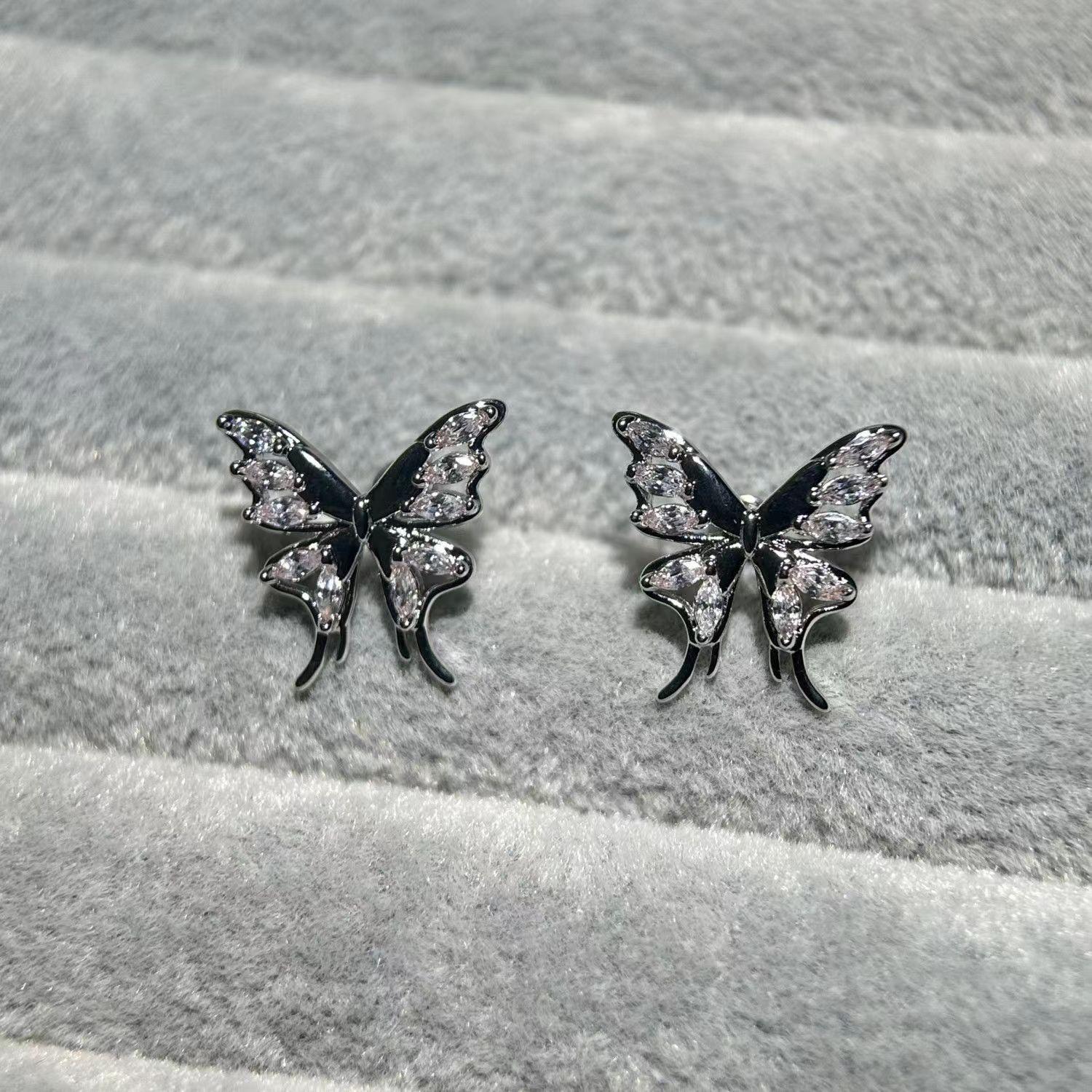 ins popular butterfly ear bone clip niche design sense retro flash stud earrings versatile advanced sense earrings
ins popular butterfly ear bone clip niche design sense retro flash stud earrings versatile advanced sense earrings