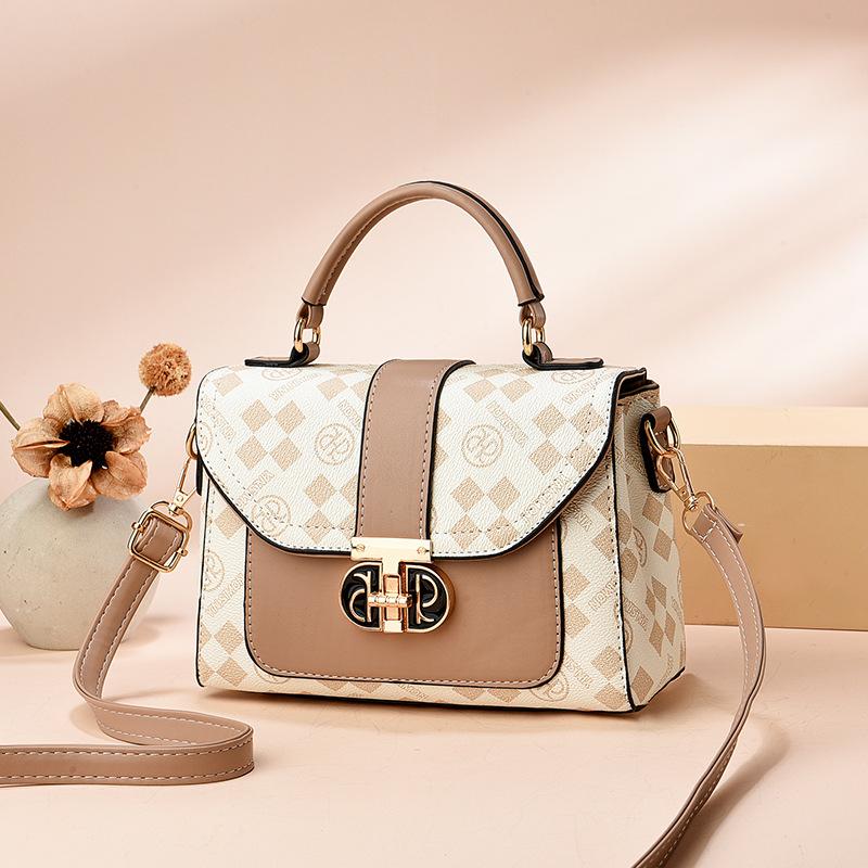 Женская сумка 2025 лето новая маленькая квадратная сумка модная универсальная трендовая на плечо кроссбоди
Женская сумка 2025 лето новая маленькая квадратная сумка модная универсальная трендовая на плечо кроссбоди