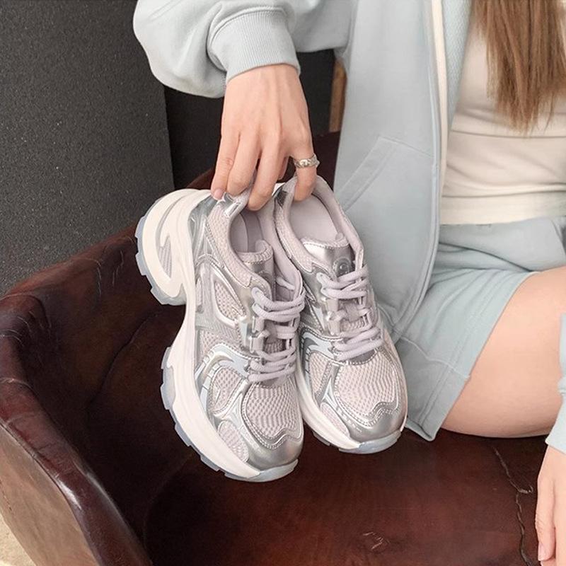 Grape mother same summer new lightweight sports shoes breathable mesh thick sole heightening dad shoes women 40
Grape mother same summer new lightweight sports shoes breathable mesh thick sole heightening dad shoes women 40