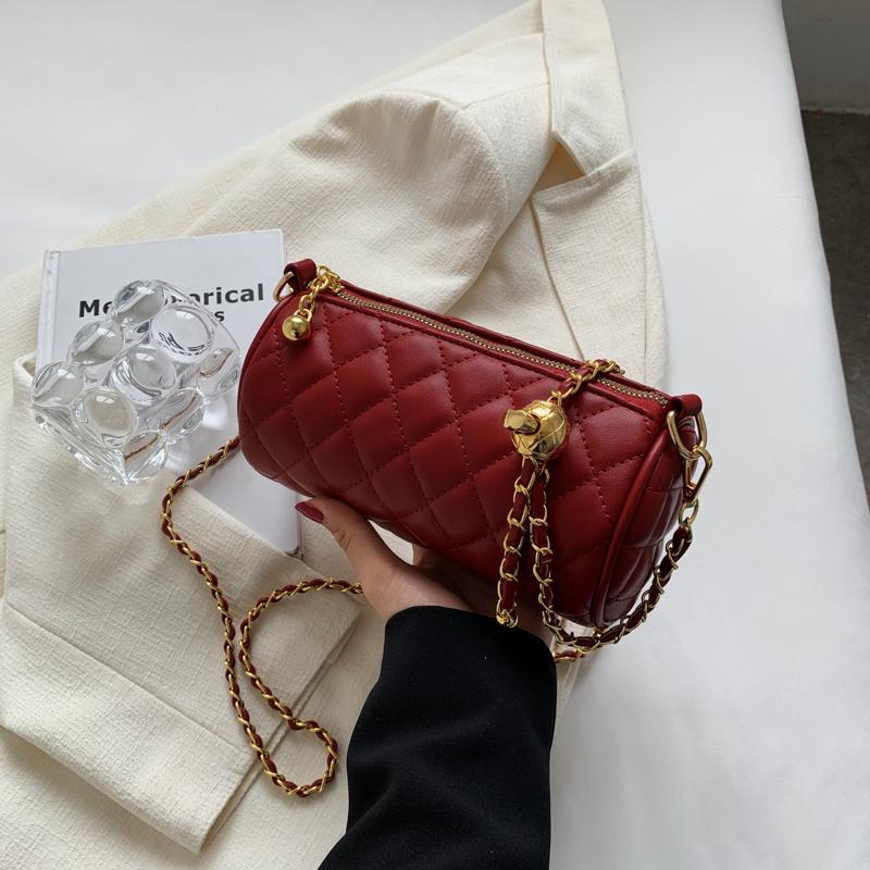 Элегантная красная сумка на цепочке для женщин, усовершенствованная сумка-цилиндр на одно плечо, сумка-ведро через плечо, новый тренд
Элегантная красная сумка на цепочке для женщин, усовершенствованная сумка-цилиндр на одно плечо, сумка-ведро через плечо, новый тренд