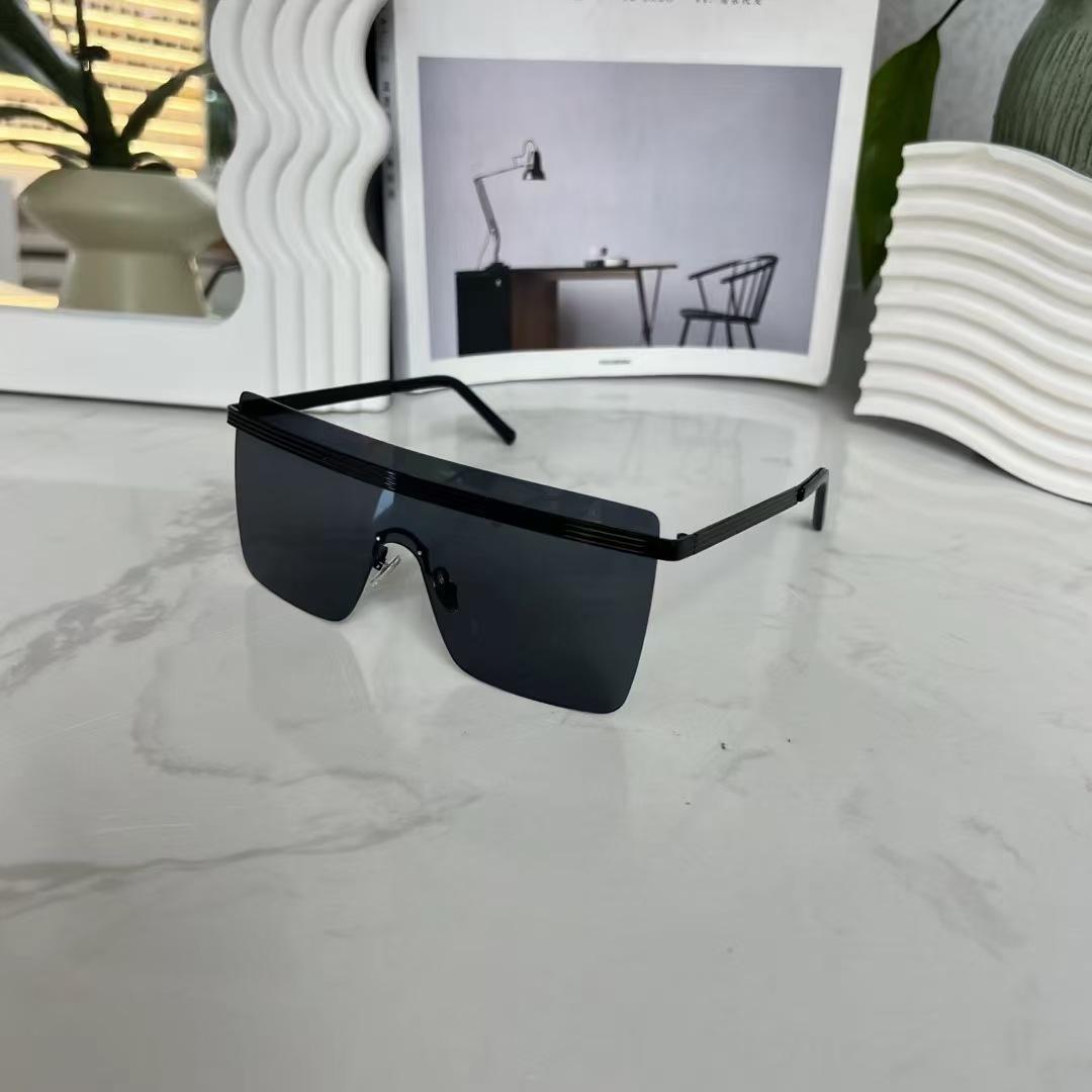 Punk Style For Ladies Sun Glasses Square Shaped Shape Rimless Windproof Sun Glasses For Women Outdoor Use Bicycling For Men Sun Glass
Punk Style For Ladies Sun Glasses Square Shaped Shape Rimless Windproof Sun Glasses For Women Outdoor Use Bicycling For Men Sun Glass
